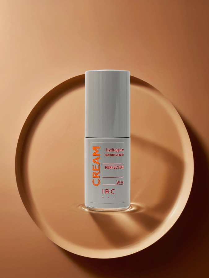 Невесомый дневной крем Perfector с гиалуроновой кислотой для сияния кожи и ровного тона